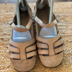 Dansko Vintage womens Tan Milly flats, fisherman style, size 9.5/10 EU 40‎